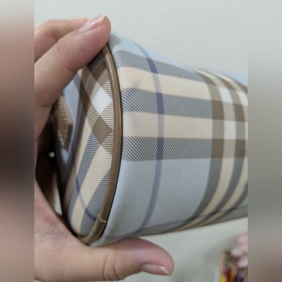 Burberry Barrel Bag - Picture 9 of 16